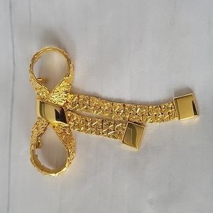 Gold tones bow brooch, pin